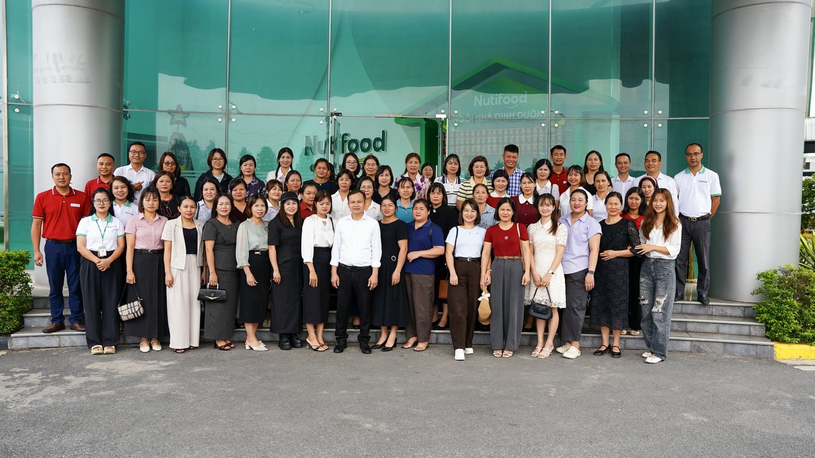 Hình ảnh bài viết: Chương trình đưa cán bộ, nhân viên, phụ huynh học sinh ở các phường xã thăm quan nhà máy